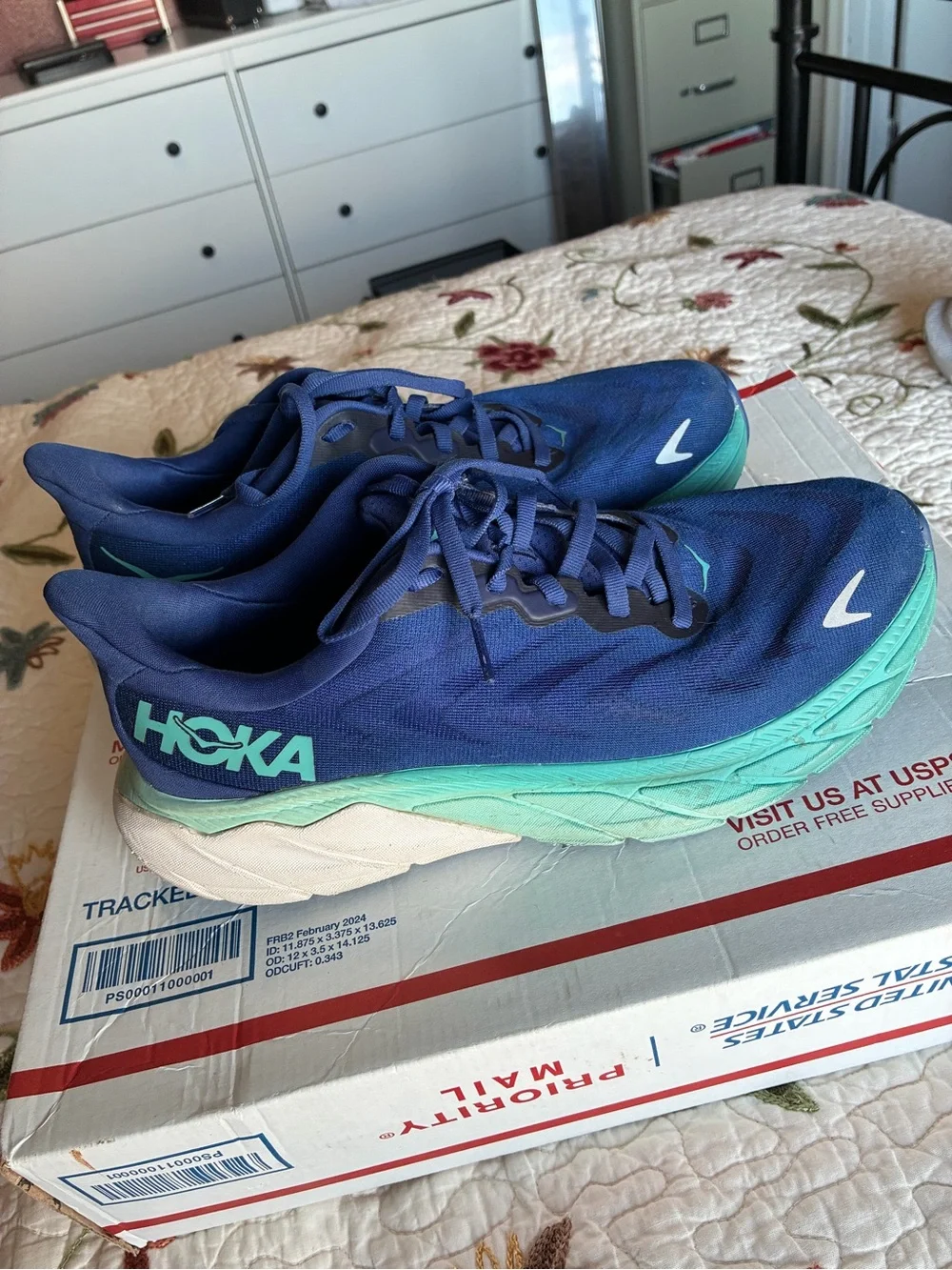HOKA Arahi 6 Bellwether Women’s Size 9B Blue /Ocean Mist Running Shoes